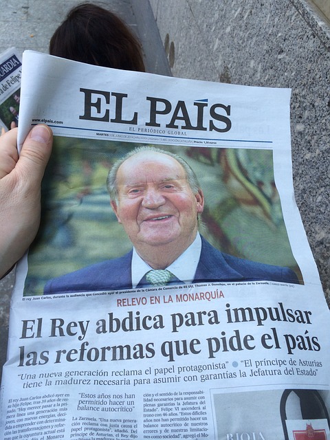 Ejemplar impreso del diario El País