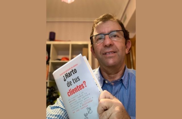 Enrique Bueno publica la novela empresarial El secreto del jardín de clientes