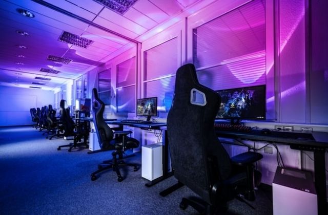 el club de eSports Qlash se expande a México en una gaming house