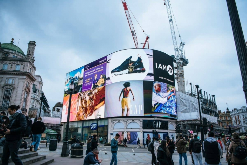 anuncios publicitarios en Piccadilly Circus