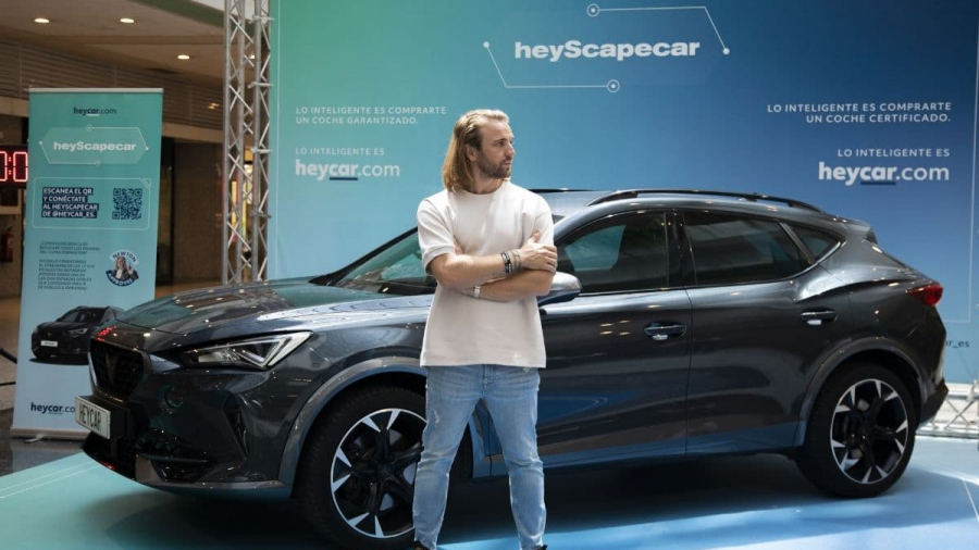 heycar organiza el primer 'escape room' íntegro en un coche con Dani Clos